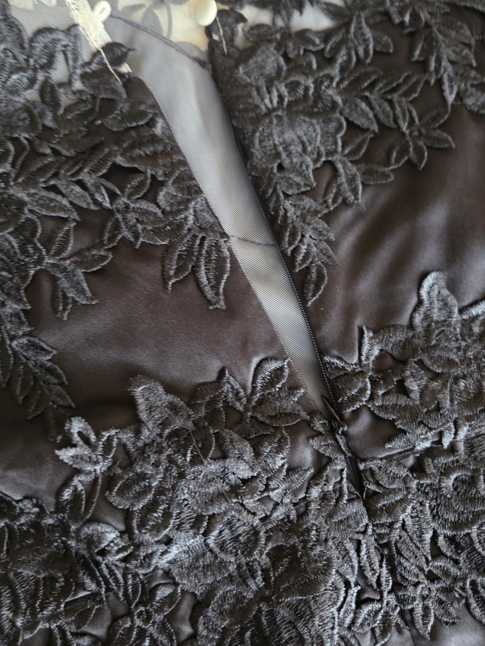 Elegant Black Lace Appliqué Midi Dress - Picture 12 of 12